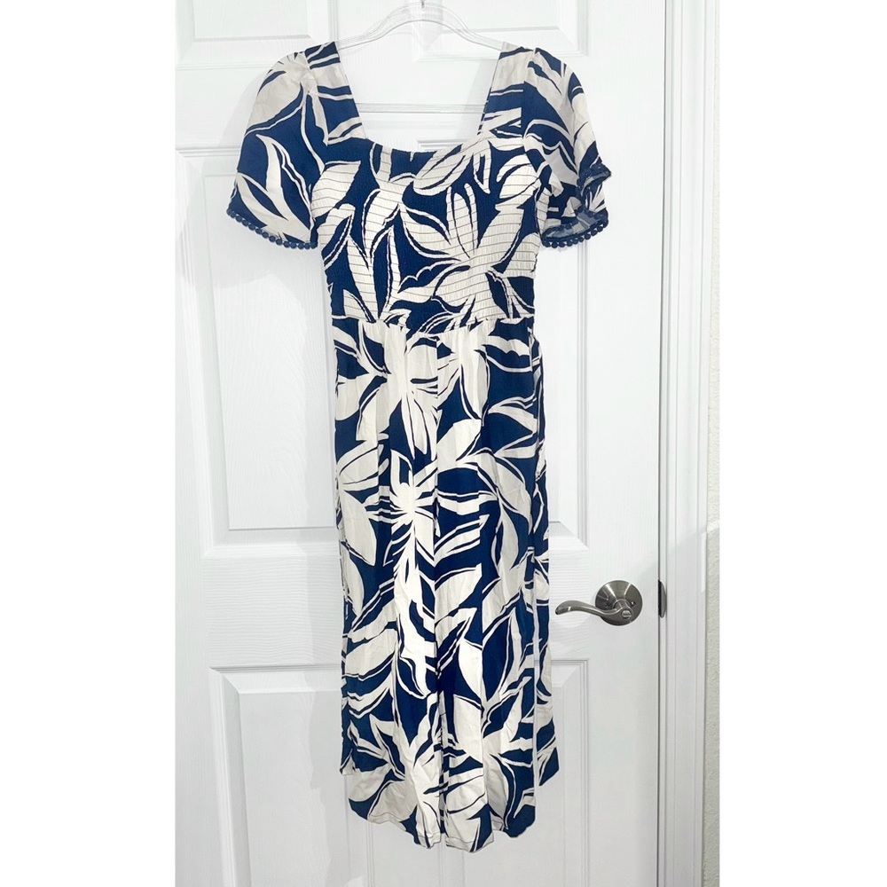 Luxology Womens Short Sleeve Smocked 
Floral Jumpsuit - Size Medium Petite